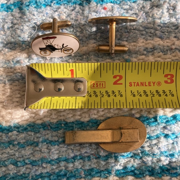 Old car cuff link tie clip set - Picture 4 of 4